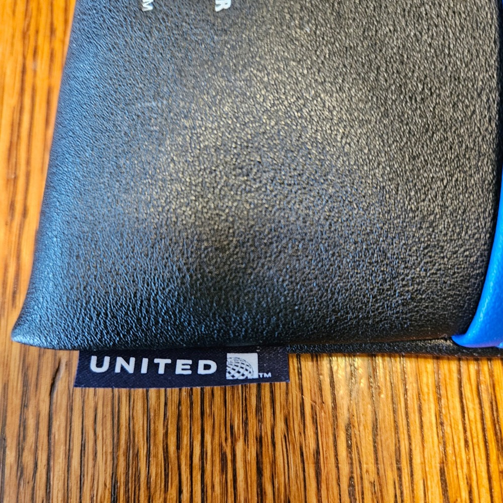 United Airlines Star Wars The Rise of Skywalker Away Amenity Kit Travel Set - Picture 3 of 9